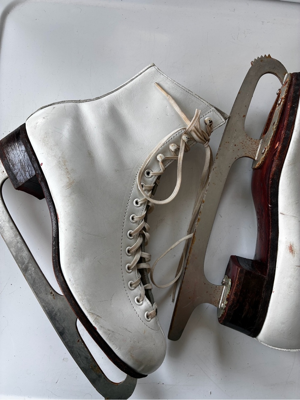 Vintage Riedell 220 White Leather Figure Skates Women's Size 8.5 W - Picture 3 of 8